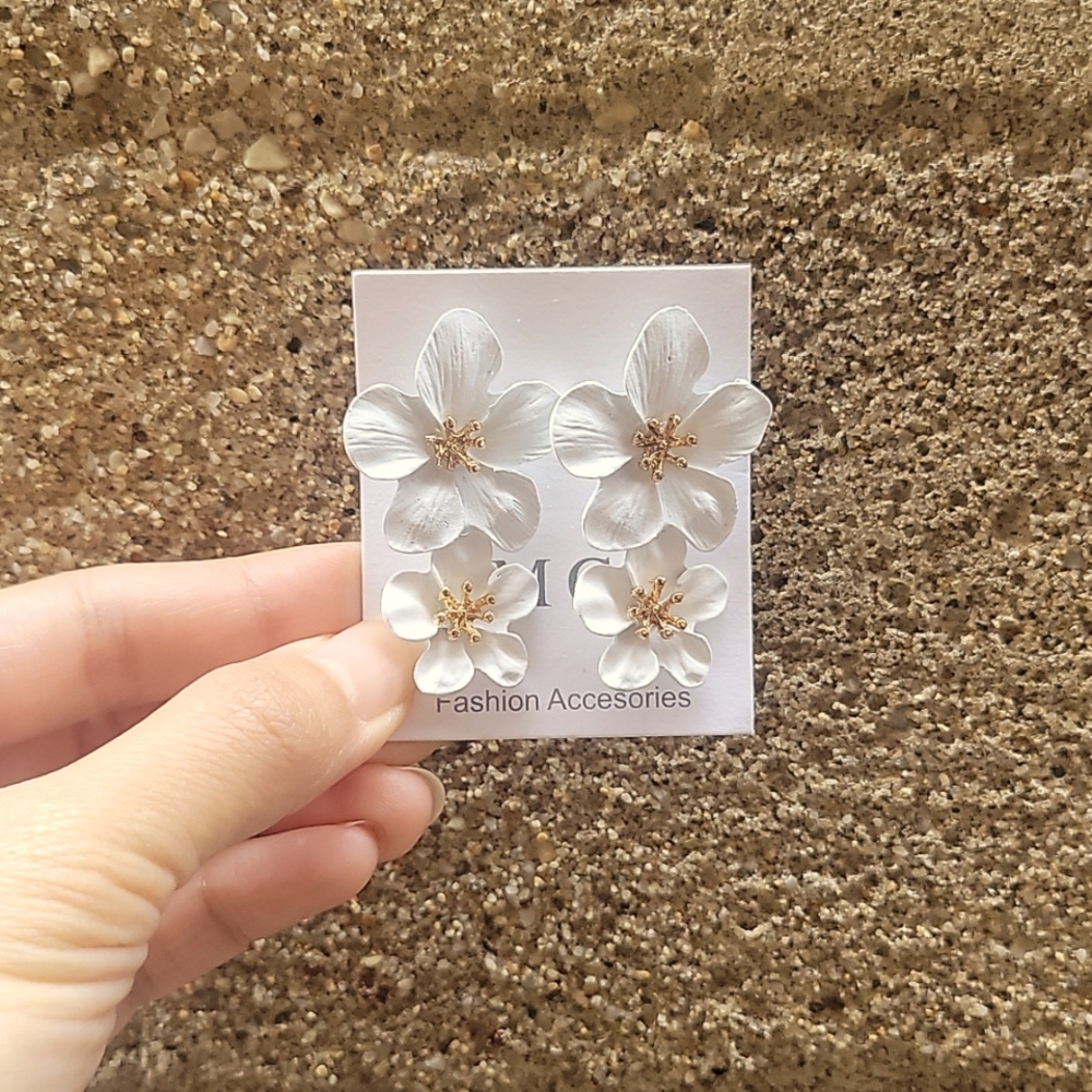 Gorgeous White Flower Dangle Earrings